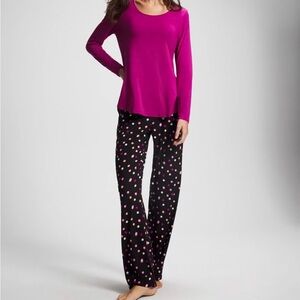COOL NIGHTS
Packaged Long-Sleeve Pant Pajama Set